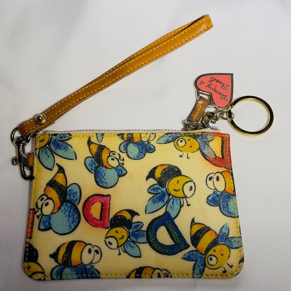 Dooney & Bourke bee 🐝 pattern wallet/wristlet